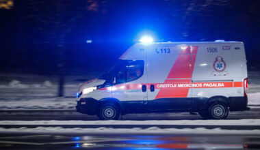 Varėnos rajone automobilis partrenkė keliu ėjusį vyrą