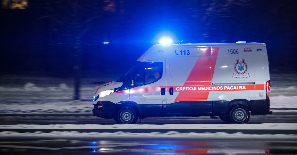 Varėnos rajone automobilis partrenkė keliu ėjusį vyrą