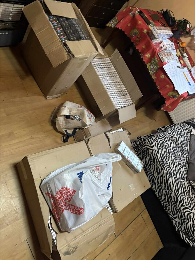 Kauno apskrities policijos nuotr./Kratų Kauno rajone metu aptiktos nelegalios cigaretės