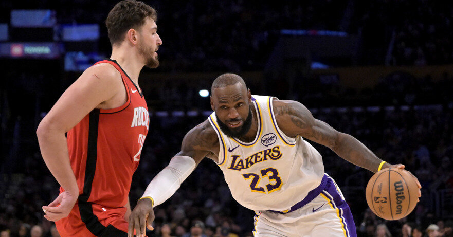 Trečius metus šventinių rungtynių mįsles neįmenanti „Lakers“ krito namuose