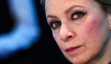 Lenkija ugningai sureagavo į Zacharovos teiginius apie Leniną: „O juk galėjo perrėžti gerkles“