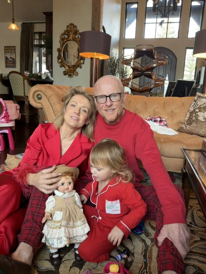 Asmeninio albumo nuotr./Modestos Vžesniauskaitės ir Johno Caudwello švenčių akimirka