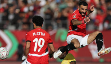 Mohamedo Salah įvartis padėjo išsigelbėti dešimtyje likusiai Egipto rinktinei | Sportas