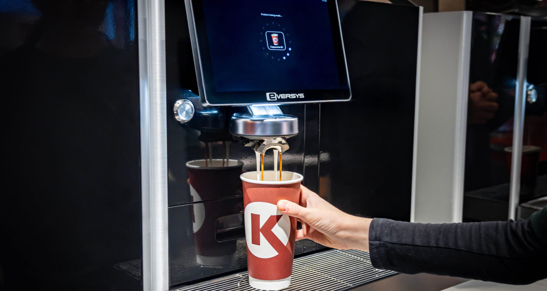 „Circle K“ Lietuvoje investuoja 4 mln. eurų į kavą: degalinėse diegiami naujos kartos aparatai