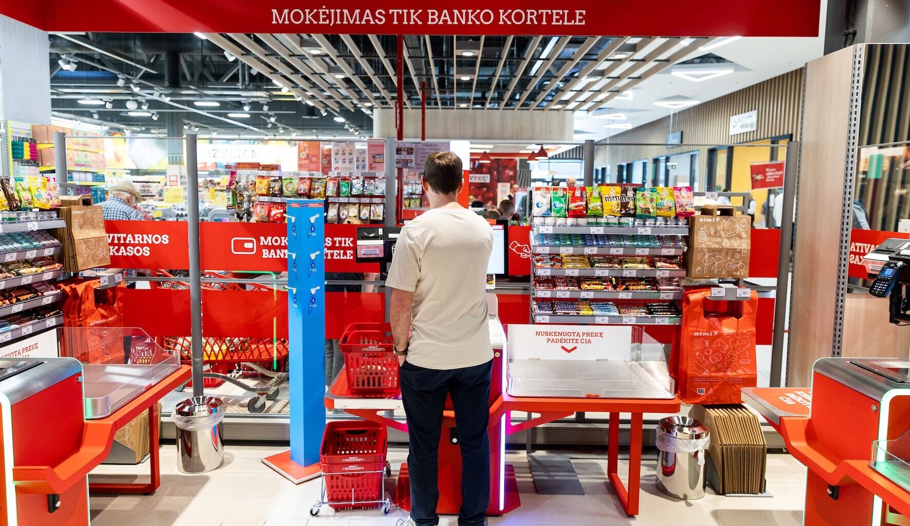 Nebereikės rodyti dokumentų: „Rimi“ keičia apsipirkimą visiems pirkėjams