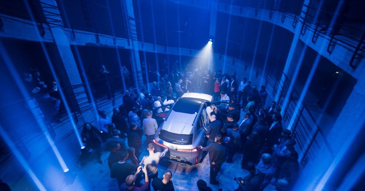 Lietuvoje debiutuoja naujasis „BMW iX3“: 800 km nuvažiuojamas atstumas ir nauja skaitmeninė karta