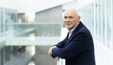 Ploni, labai ryškūs ir net suvyniojami: OLED technologijomis paremti ekranai sparčiai veržiasi į rinkos lyderius | BNS Spaudos centras