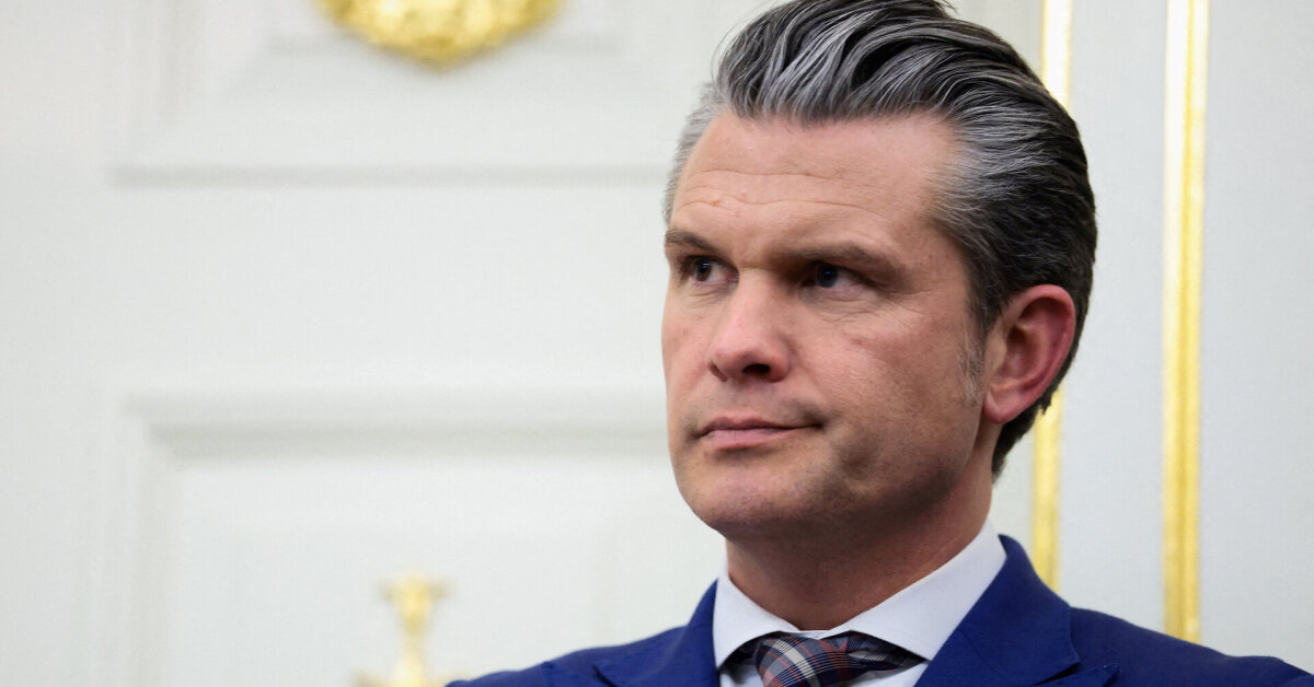 „Bijo ištarti žodį Ukraina“: kas įvyko Pentagone, kai į jį įžengė Hegsethas