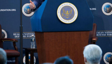 Kilus skandalams, Pentagono vadovas patiria vis didesnį spaudimą