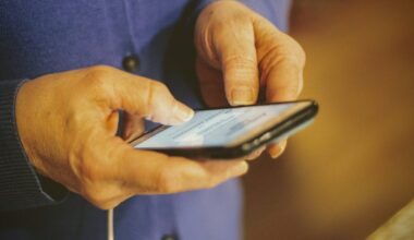 Bankas uždraudė padėti savo mamai: nustebsite, kodėl artimieji negali padėti senjorams