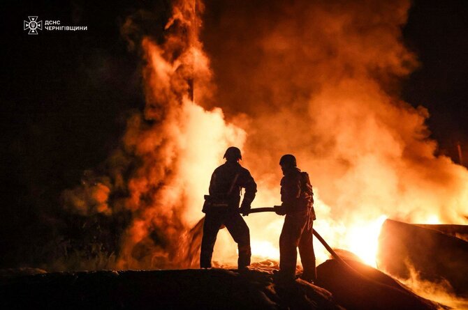 Ukrainos valstybinė nepaprastųjų situacijų tarnyba/Černihivo srityje rusai smogė gaisrą gesinantiems ugniagesiams