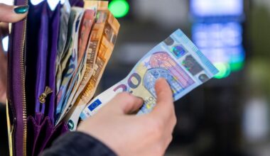 Aktuali žinia: kaip 2026 m. keisis minimali alga, pensijos ir įvairios išmokos - Respublika.lt