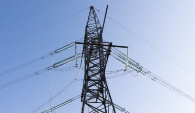 Elektros tarifus per savaitę didino du tiekėjai - Respublika.lt