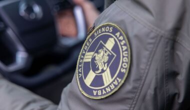 Kontrabandos dronais byloje kaltinami ir du pasieniečiai - Respublika.lt