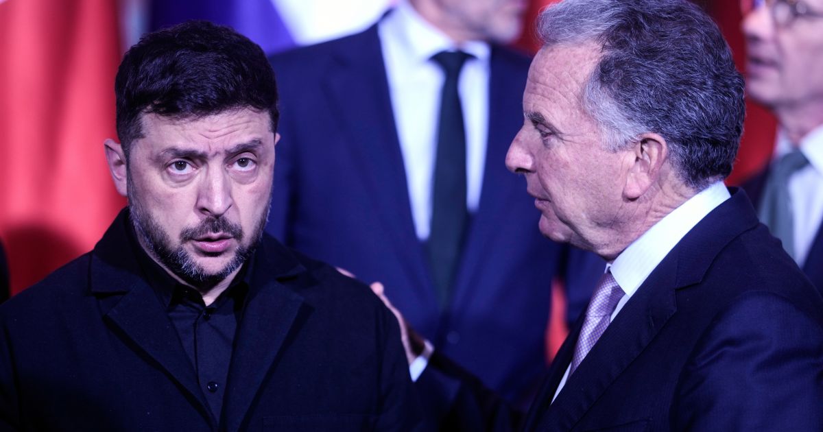 „Politico“: JAV saugumo garantijų Ukrainai pasiūlymas galioja tik ribotą laiką - Respublika.lt