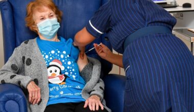 JAV: administracija patvirtino tirianti galimai COVID-19 vakcinų sukeltas mirtis - Respublika.lt