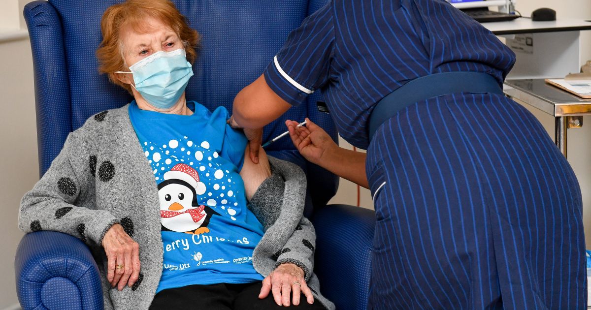 JAV: administracija patvirtino tirianti galimai COVID-19 vakcinų sukeltas mirtis - Respublika.lt