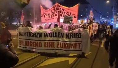 Tūkstančiai moksleivių protestavo prieš valdžios planus dėl karinės tarnybos - Respublika.lt