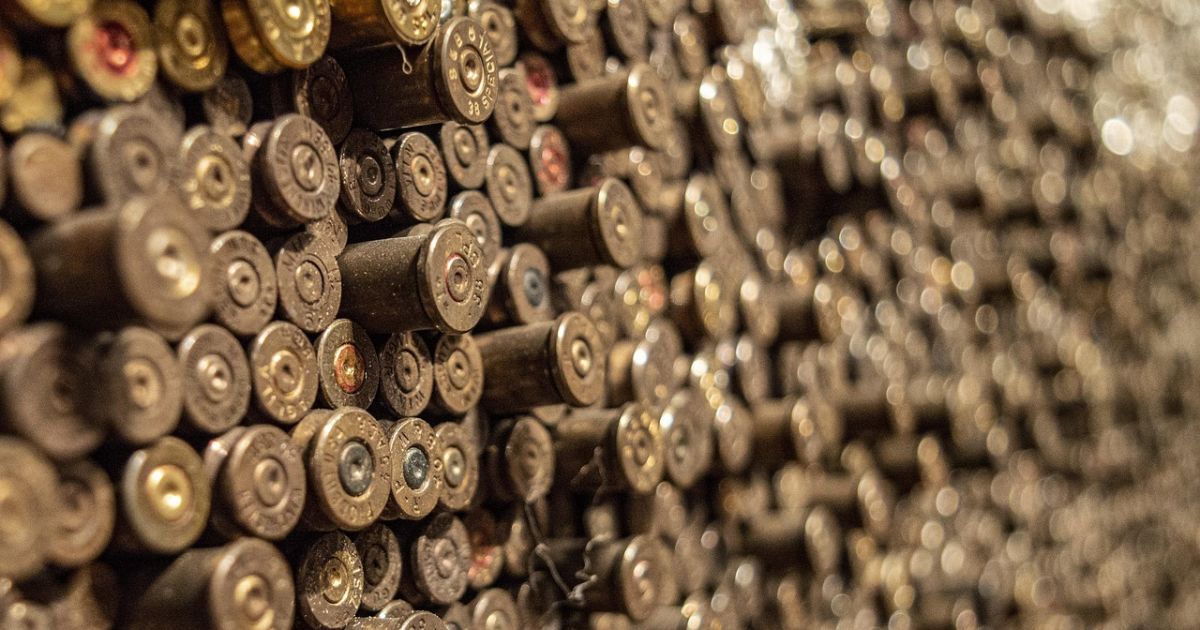 Iš sunkvežimio priekabos pavogta apie 20 tūkst. kariuomenei skirtų šovinių - Respublika.lt