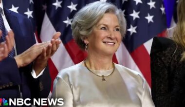 Donaldo Trumpo personalo vadovė stulbinančiame interviu pareiškė, kad prezidentas turi „alkoholiko asmenybę“ - Respublika.lt