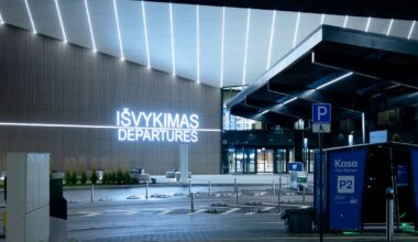 Dėl prastų oro sąlygų sutriko Vilniaus oro uosto veikla: paveikta per 1,3 tūkst. keleivių - Respublika.lt