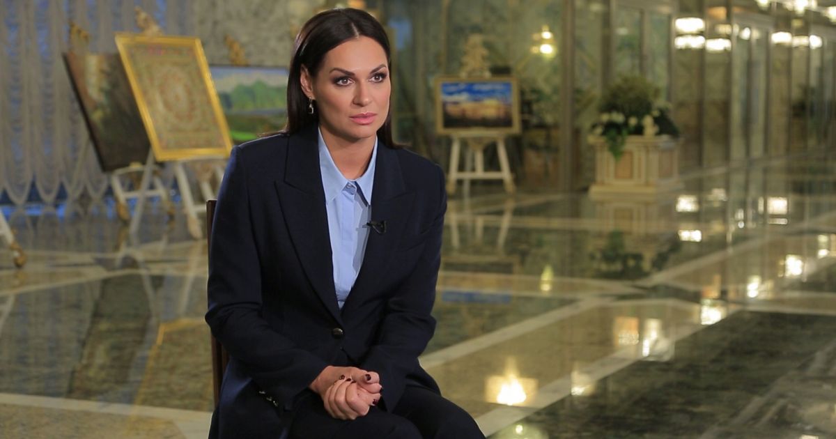 Lukašenkos spaudos sekretorė: lietuviai šaudo sau į tarpukojį - Respublika.lt