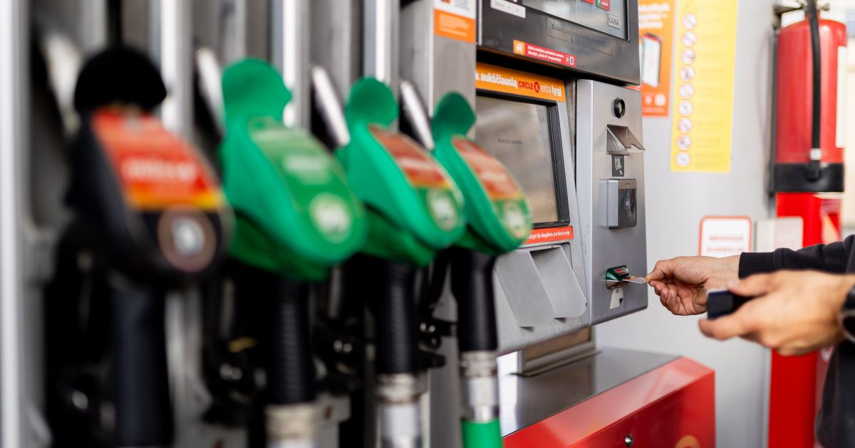 Degalų kaina Lietuvoje mažėjo antrą savaitę paeiliui - Respublika.lt