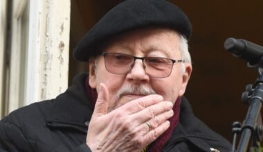 Kažkas prispjaudė Vytautui Landsbergiui į barzdą - Respublika.lt