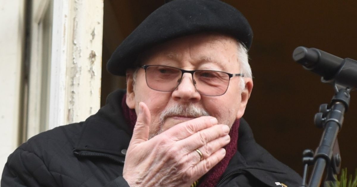 Kažkas prispjaudė Vytautui Landsbergiui į barzdą - Respublika.lt