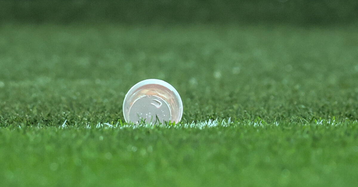 Prancūzija ketveriems metams atidėjo plastikinių puodelių draudimą