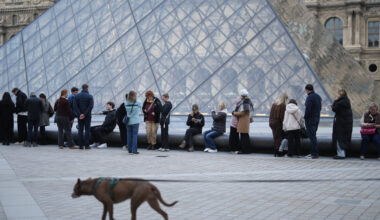 Profsąjungos: Luvro darbuotojai atšaukia streiką, muziejus dirbs įprastu režimu - 15min.lt