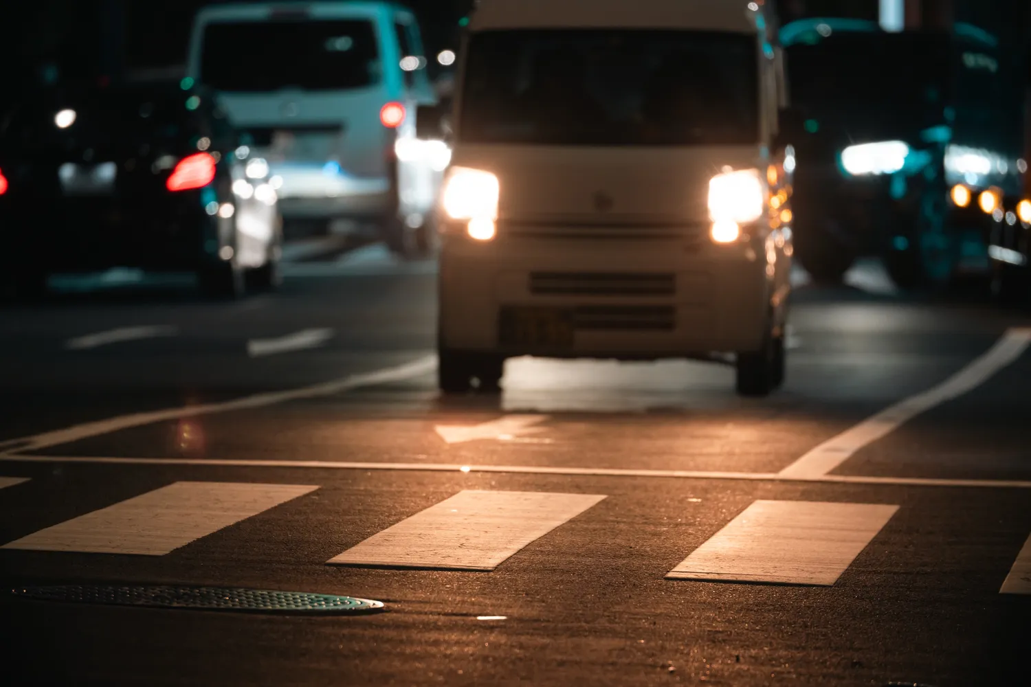 Išgirdote trenksmą ir kažkas mirksi šviesomis bei ragina sustoti?