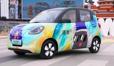 Mini stebuklas iš Kinijos nuvertė „Tesla“: pigūs elektromobiliai perrašo automobilių rinkos taisykles