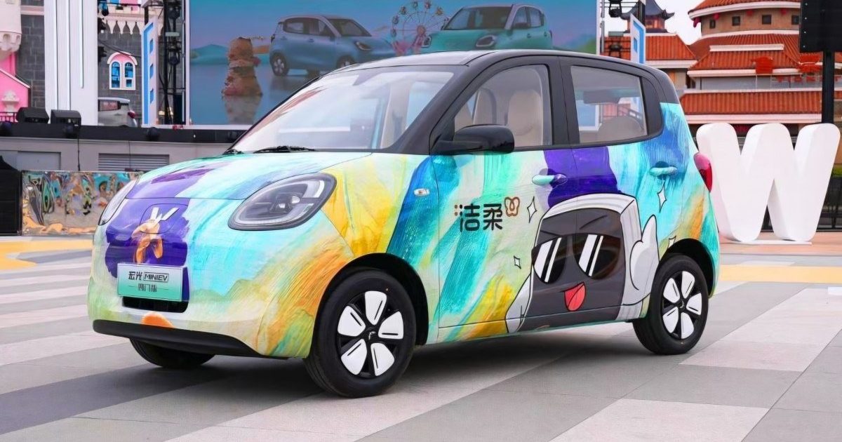 Mini stebuklas iš Kinijos nuvertė „Tesla“: pigūs elektromobiliai perrašo automobilių rinkos taisykles