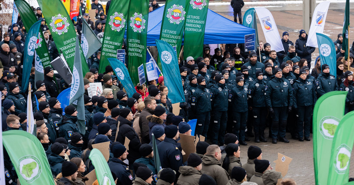 Seimas svarstys siūlymą 1–2 proc. didinti algas mažiausiai uždirbantiems pareigūnams