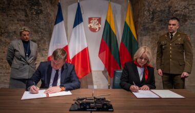 Pasirašyta sutartis dėl ratinių haubicų „Caesar Mk II“ pirkimo