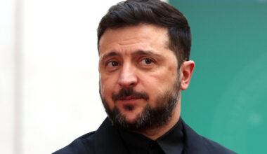 Ar tikrai pas Jermaką aptikta daugybė Zelenskio pasų ir grynųjų pinigų atsargos?