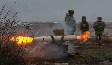 Ukrainoje mūšio lauke per pastarąją parą sunaikinta dar 990 rusų karių - Delfi