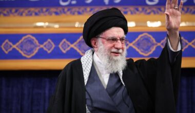„Planas B“: Ali Khamenei pasiruošęs pabėgimui į Rusiją