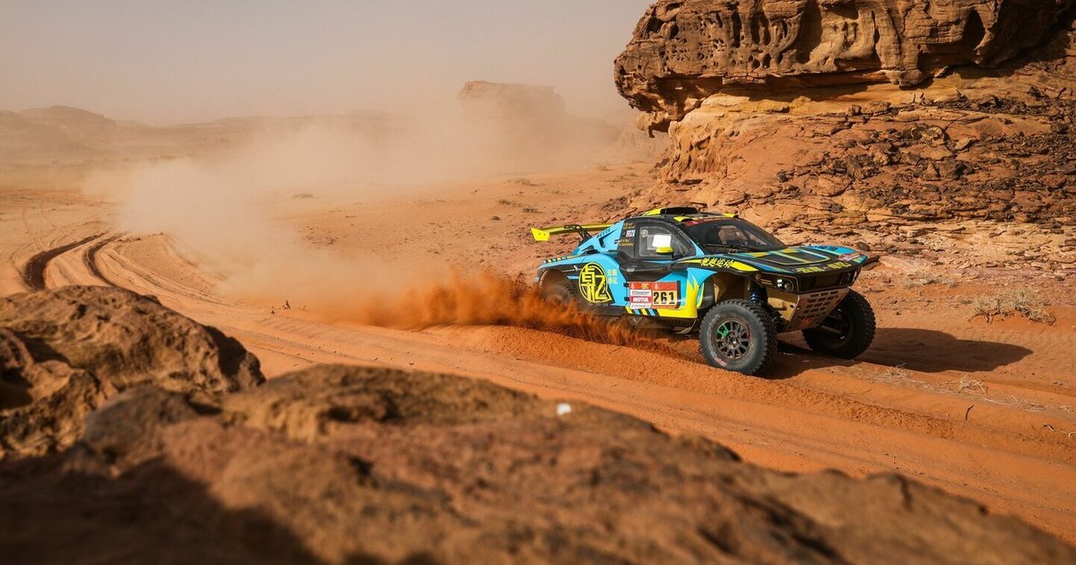 Beprotiška: kinų ekipažas Dakaro ralyje per vieną etapą surinko net 8 baudas