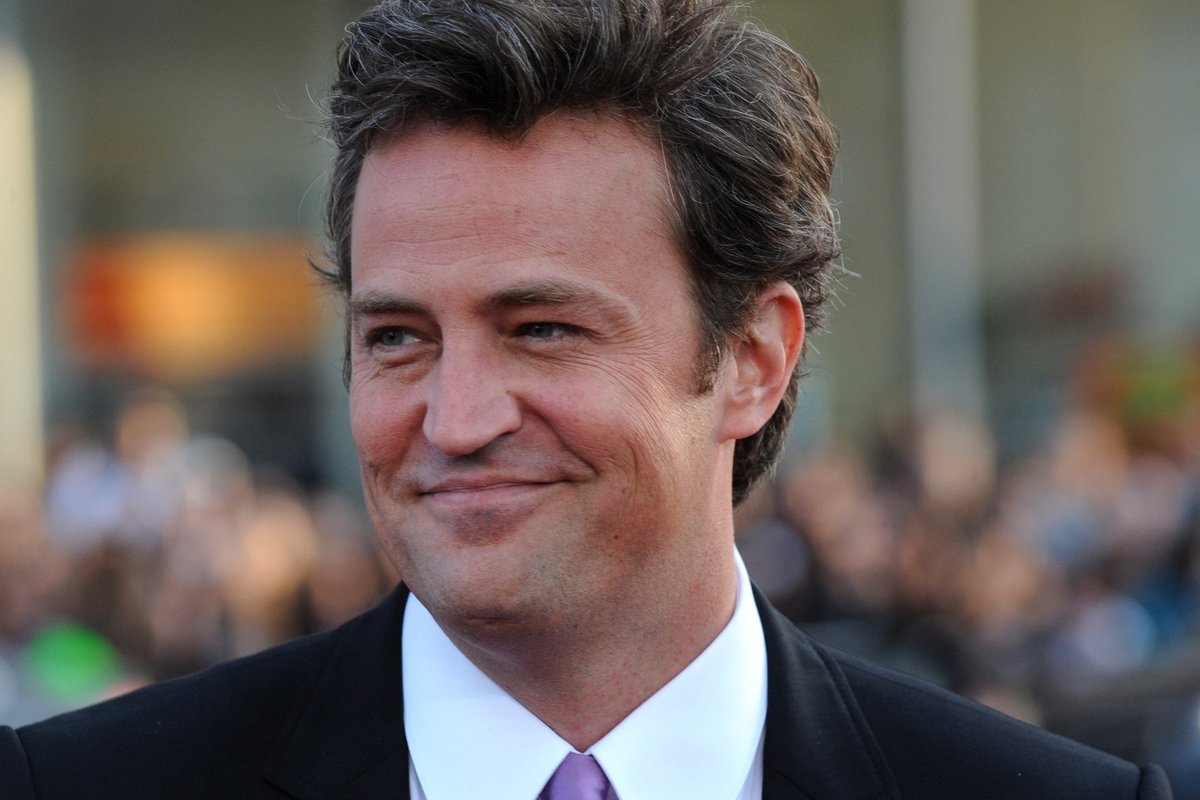 Parodė Matthew Perry kapą: pagaliau jį papuošė atminimo lenta