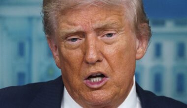 Trumpas teigia, kad JAV dolerio vertė yra „puiki“: kaip yra iš tikrųjų?