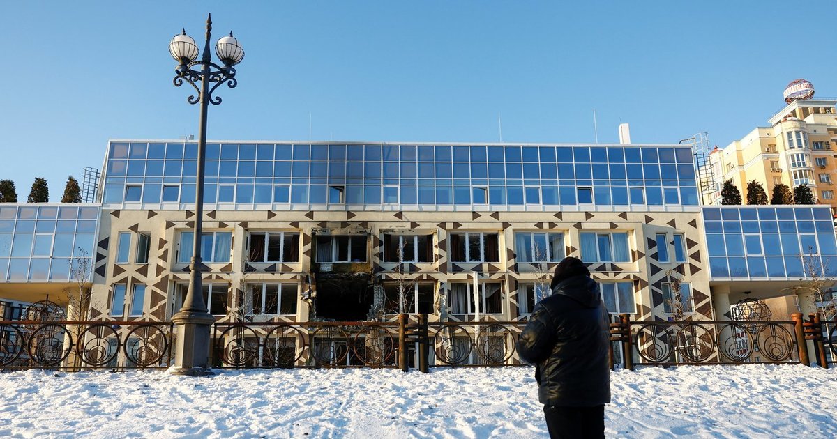 Pavojaus sirenos aidėjo visoje Ukrainoje: Rusija smogė Kyjivo ligoninei