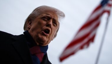 Donaldas Trumpas atskleidė kasdienio aspirino vartojimo priežastis ir paneigė užmigęs per susitikimus