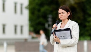 Nausėda patvirtino, kad Cichanouskaja persikrausto į Varšuvą