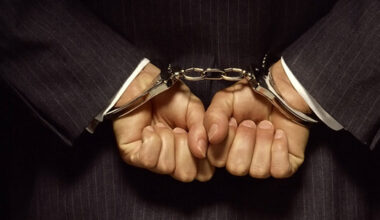 Klasta grobė automobilius: 10 asmenų kaltinami veikę organizuota grupe, sukčiavę stambiu mastu