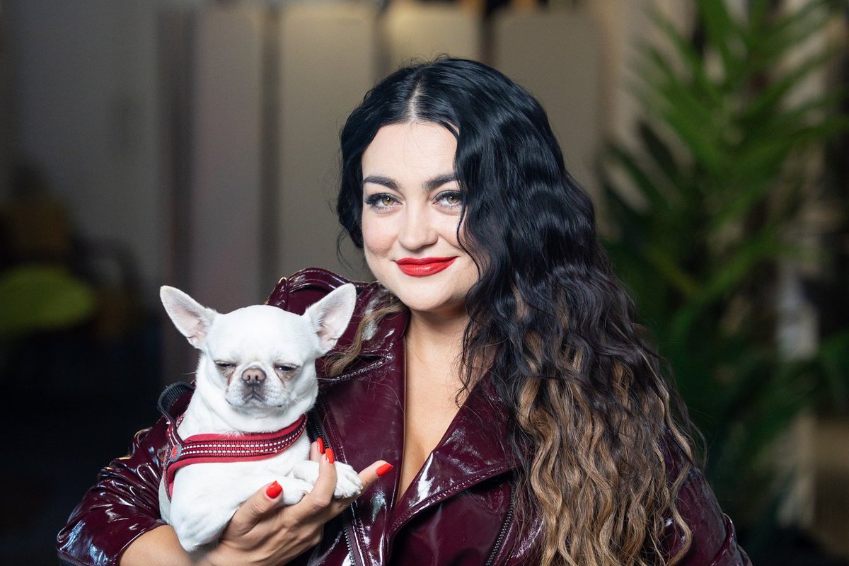 Gerbėjams trūksta žodžių: nauji Monikos Falcon kadrai įkaitino temperatūrą