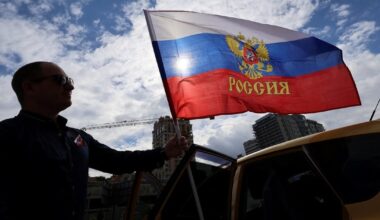 Rusai skundžiasi „atsidūrę spąstuose“, negali grįžti namo iš Ukrainos: bėdų pridarė pasibaigę pasai