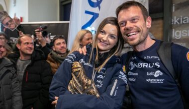 Jautri akimirka: vyro Vaidoto Žalos pasitikti atvyko ir žmona Gabrielė Martirosian - Delfi