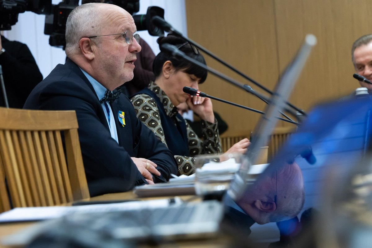 Olekas kritikuoja Žemaitaičio apsistumdymą su protestuotojais: Seimo nariai turėtų rodyti pavyzdį